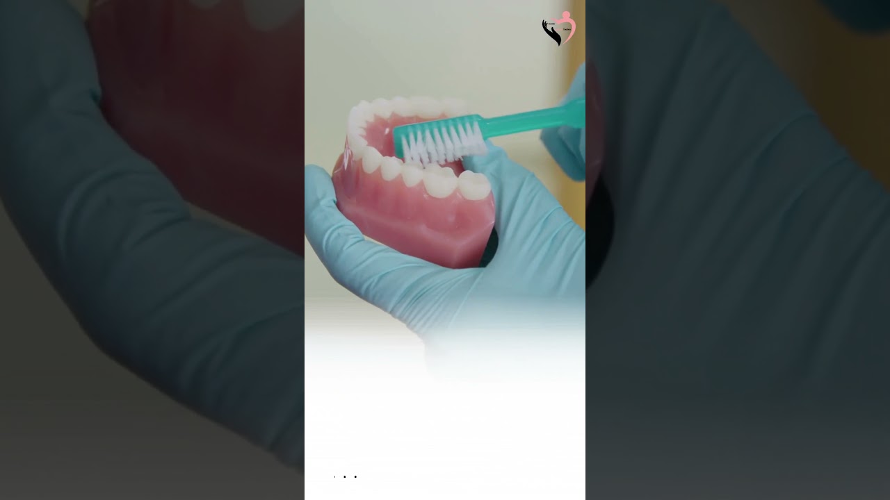 🌟 🦷Maintain a bright smile with these natural denture-cleaning hacks 