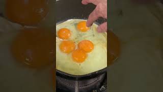 横浜［野毛］目玉焼き　　これが良いツマミになるんだ〜