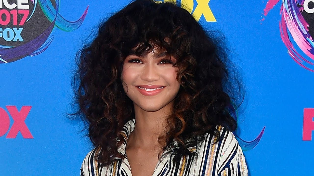 Zendaya SLAMS "Acceptable" Hollywood Beauty Standards At BeautyCon 2018