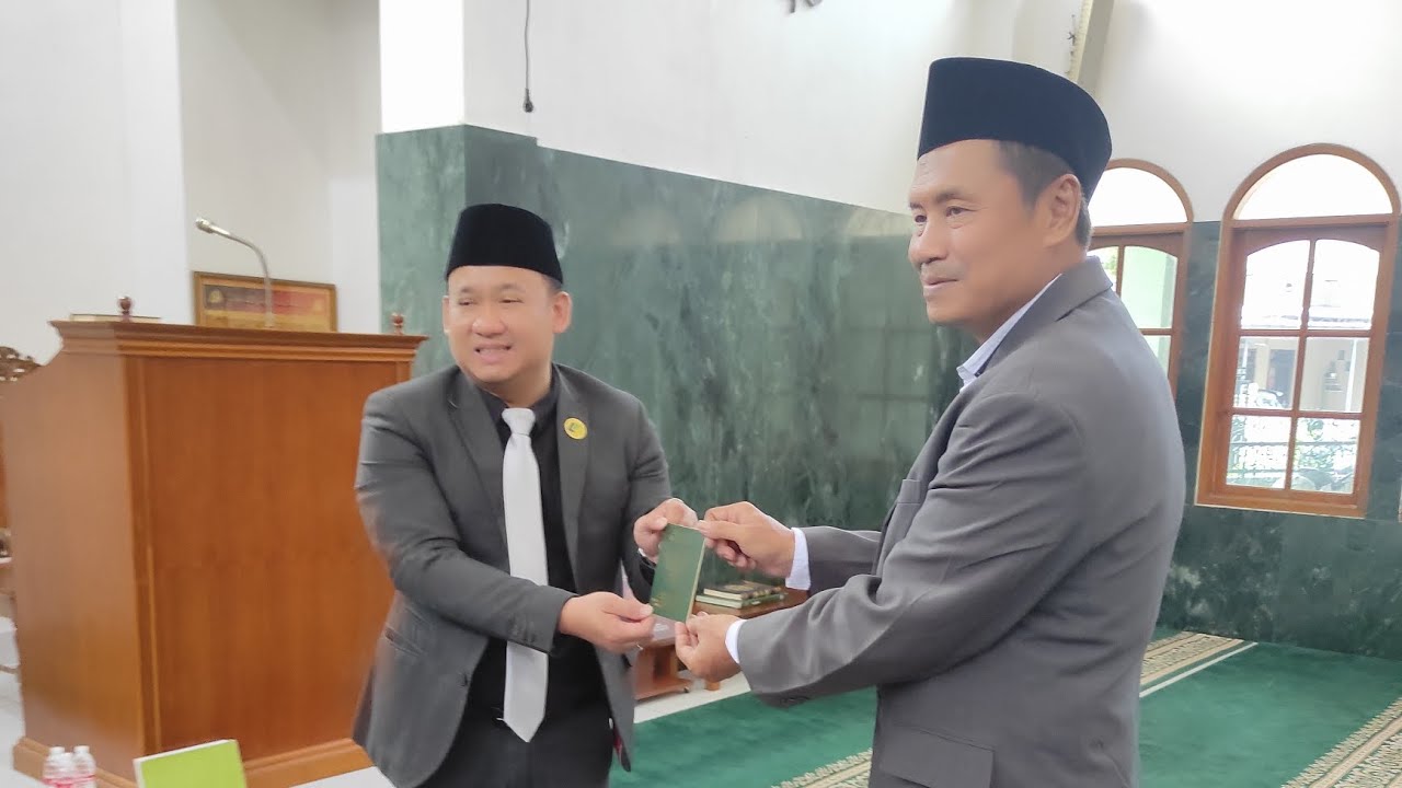 Pernikahan di masjid Izzul Islam - YouTube