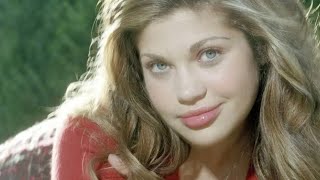 13 Sexy Photos of Danielle Fishel