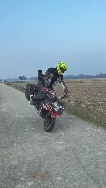 Yamaha r15 v2 stunts.🥴😱