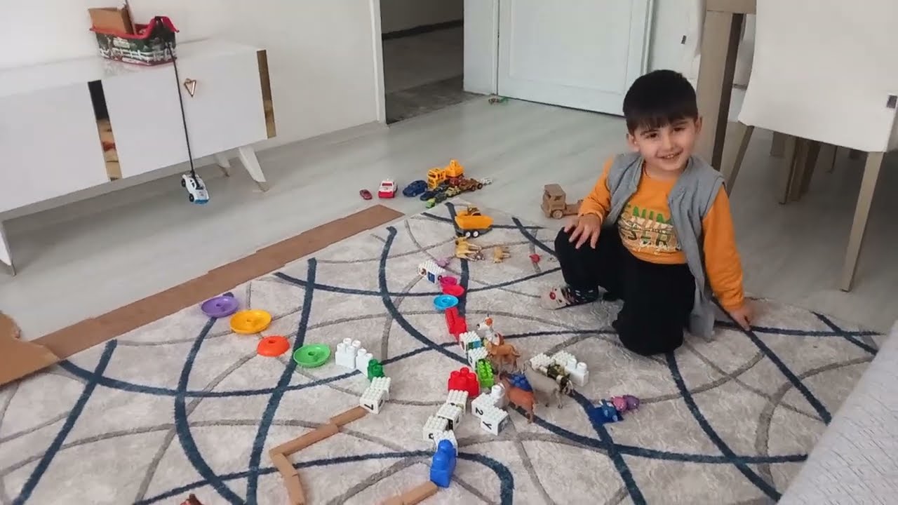 Güney’in Çiftliğinde Hareketli Bir Gün! 🚜🐄 | Kendi Dünyasını Kurdu