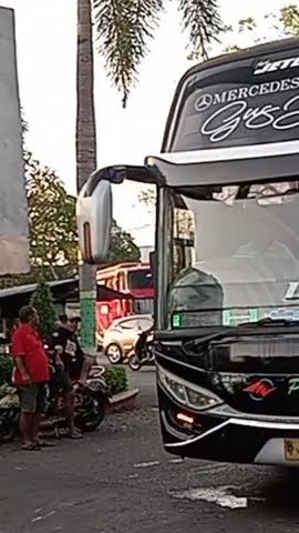 Bus Baru PO Haryanto Hino RN285 Pariwisata vs AKAP Gus Jigang