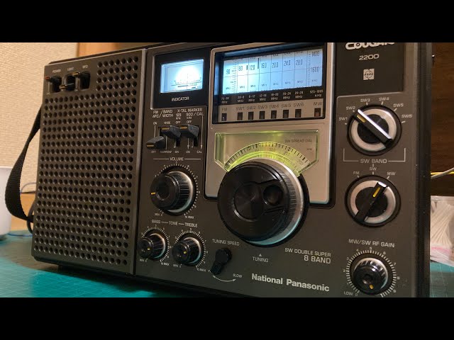 Classic Panasonic RF-2200 AM FM Shortwave Portable Radio Review 
