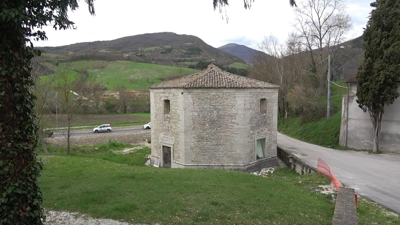 Terremoto, a Muccia crolla il campanile della chiesa del '600: rimossa la campana