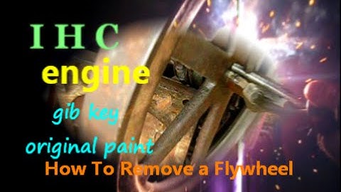 IHC ENGINE / gib key - flywheel - original paint - gas engine