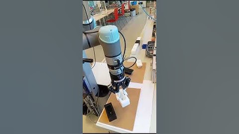 Robot UR5e with wrist camera pairing assy white priority v2000 by Mte