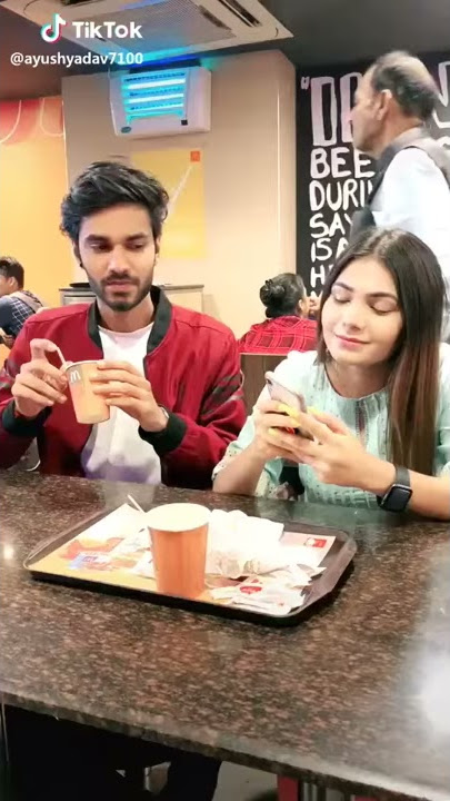 Jangan pernah pertahankan wanita yg tidak menghargai perasaan laki laki😎😭