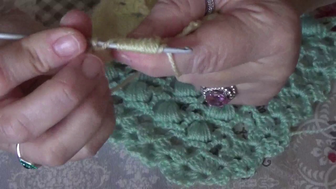 tutorial a crochet di scialle a V con punto paff GIUGGIOLE - YouTube