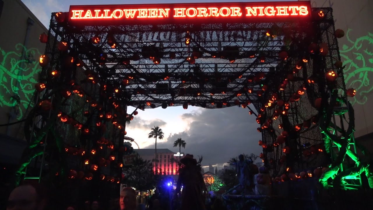Horrors of Halloween Scare Zone Halloween horror night 31 - YouTube