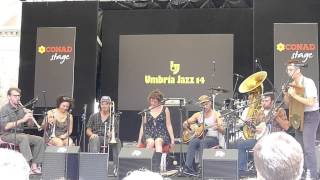 Chords for Tuba Skinny perform 'High Society' at Perugia Jazz Fest 2014