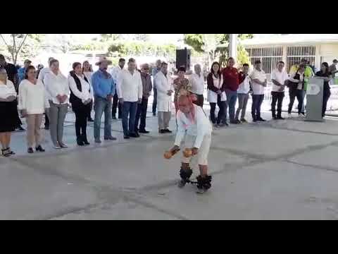 Niño baila la Danza del Venado en escuela de Bachoco 2