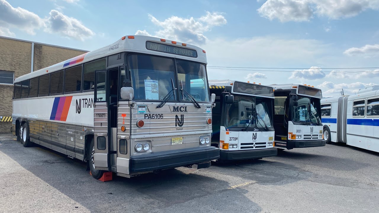 various-vintage-buses-departing-the-2022-new-jersey-transportation