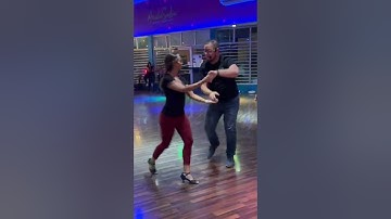 Reggie and Melitza teaching an Semi advanced Salsa Combo!