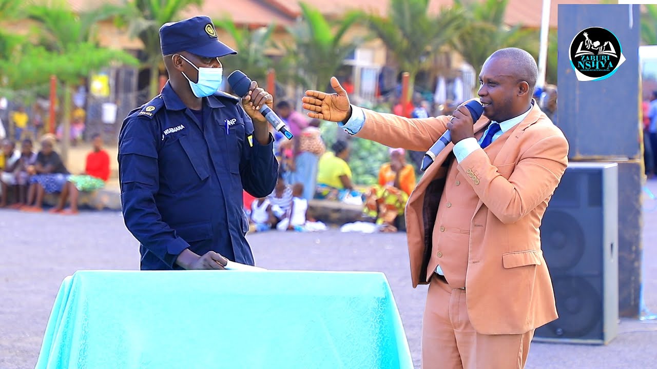 Pasteur Theogene Wari IMBOBO ahuye na POLICE nta Mapingu😅 Amubwiye Uko ABAPOLICE babitaga ABAZUNGU😂😂