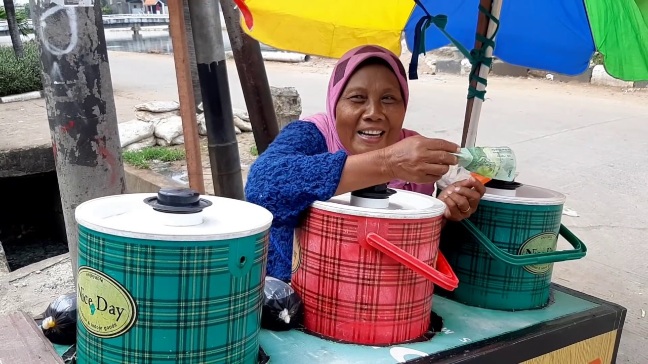 GIGIH !! SEORANG IBU PENJUAL ES LIANG TEH !! 