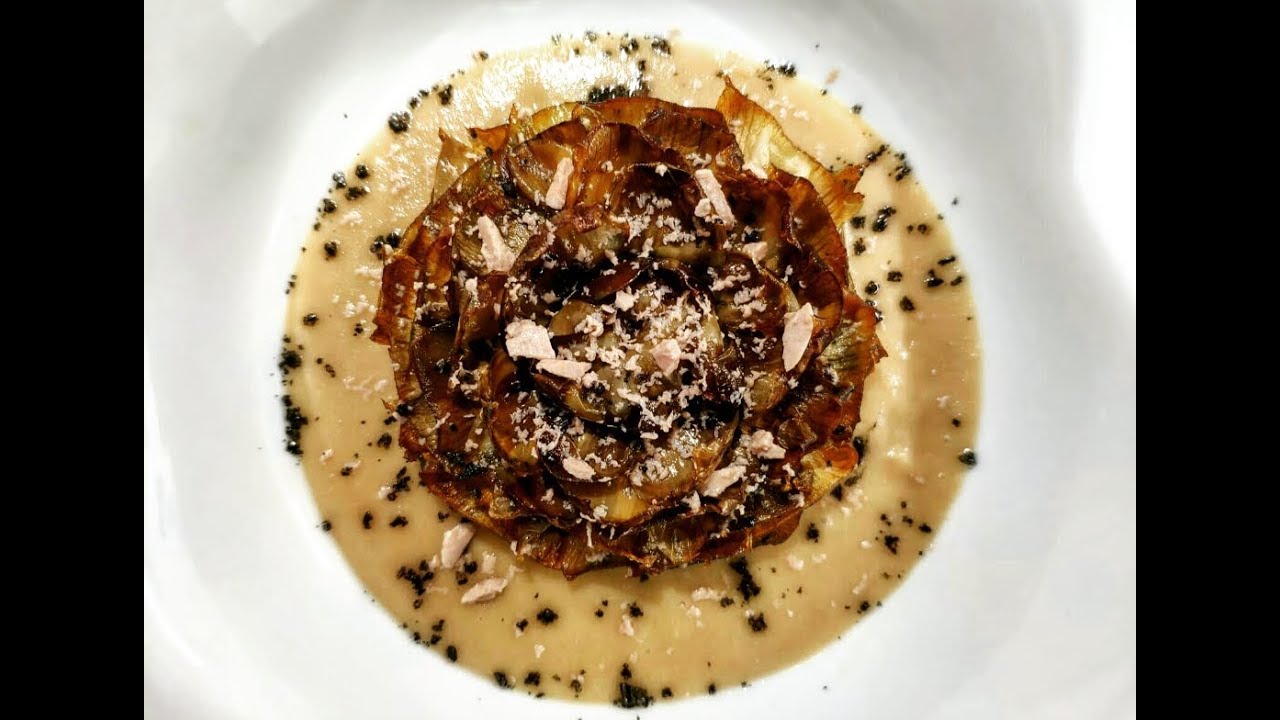 Rosa de alcachofa con crema de cebolla caramelizada