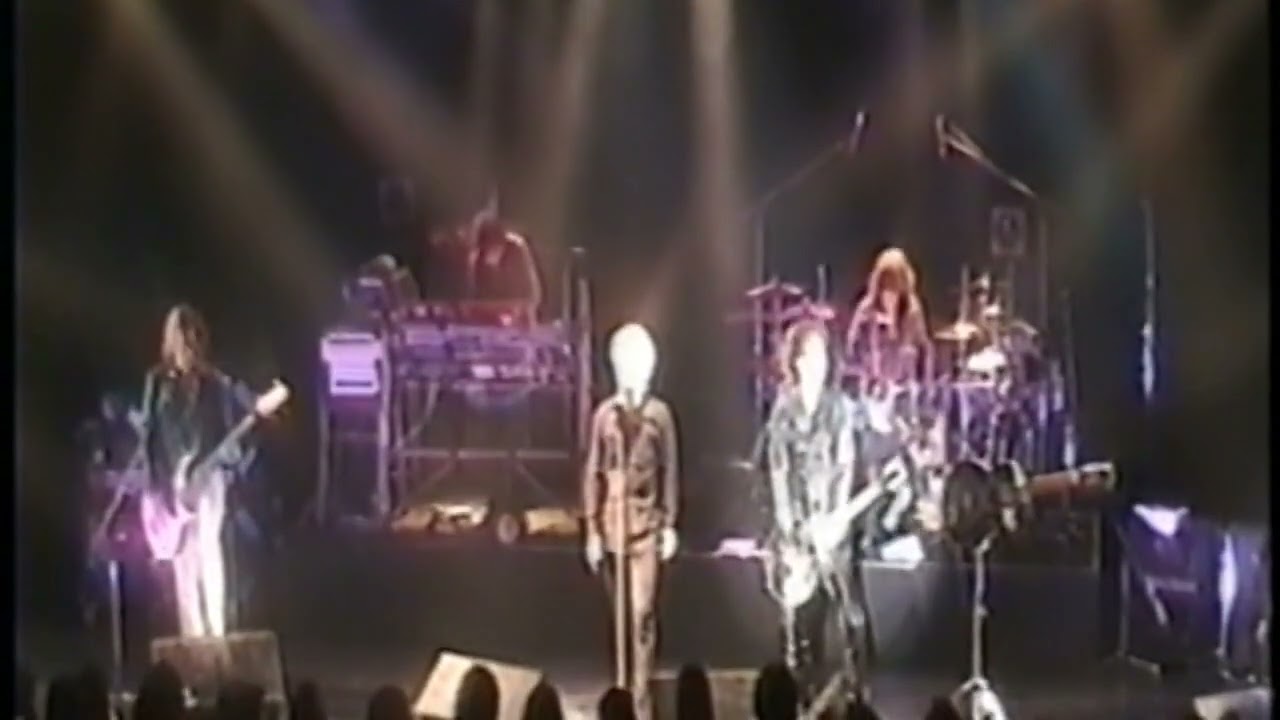 pale blue/FAME (ON AIR EAST)