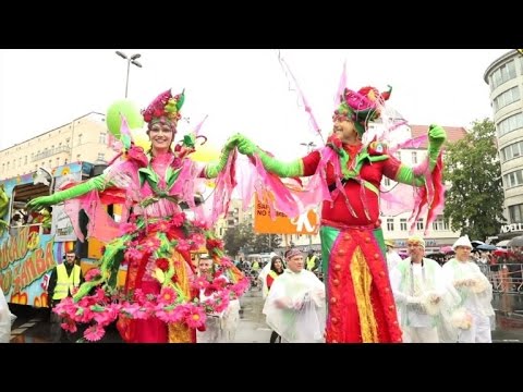Karneval der Kulturen: Berlin tanzt bei Regen