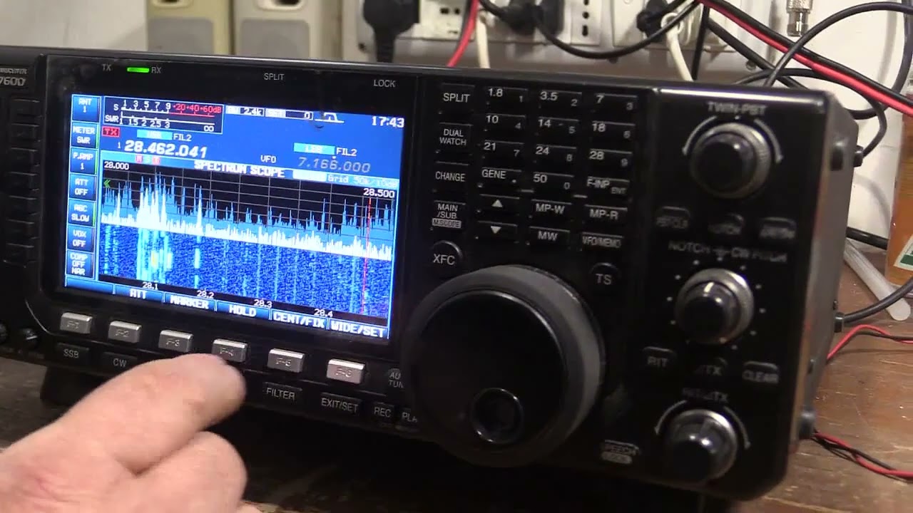 Una prova veloce, anzi velocissima, della radio ICOM IC-7600 nel laboraqtorio di Saverio IK7IWF