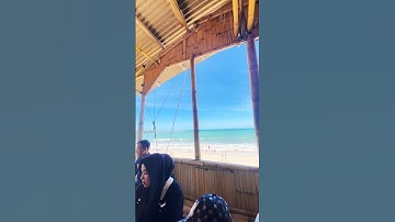 Makan makan pinggir pantai bikin nikmat #beach #wisatagarut #jalanjalan #makan #makanenak