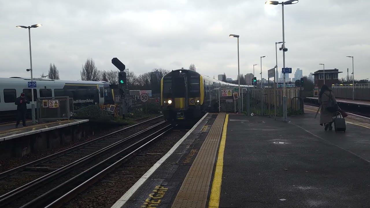 Class 450012 and 450014 Arriving at Clapham Junction 21/12/25 (4K)