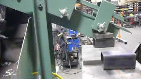 Spectrum Automation Company Bolt Feed System
