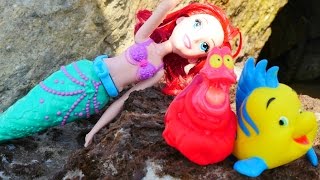 Disney Prenses deniz kızı Ariel denize giriyor Resimi