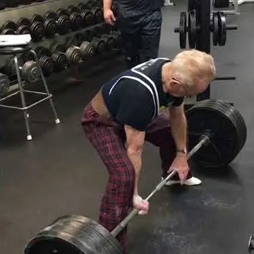 89 year old Joe Stockinger deadlifts 405lb / 184kg