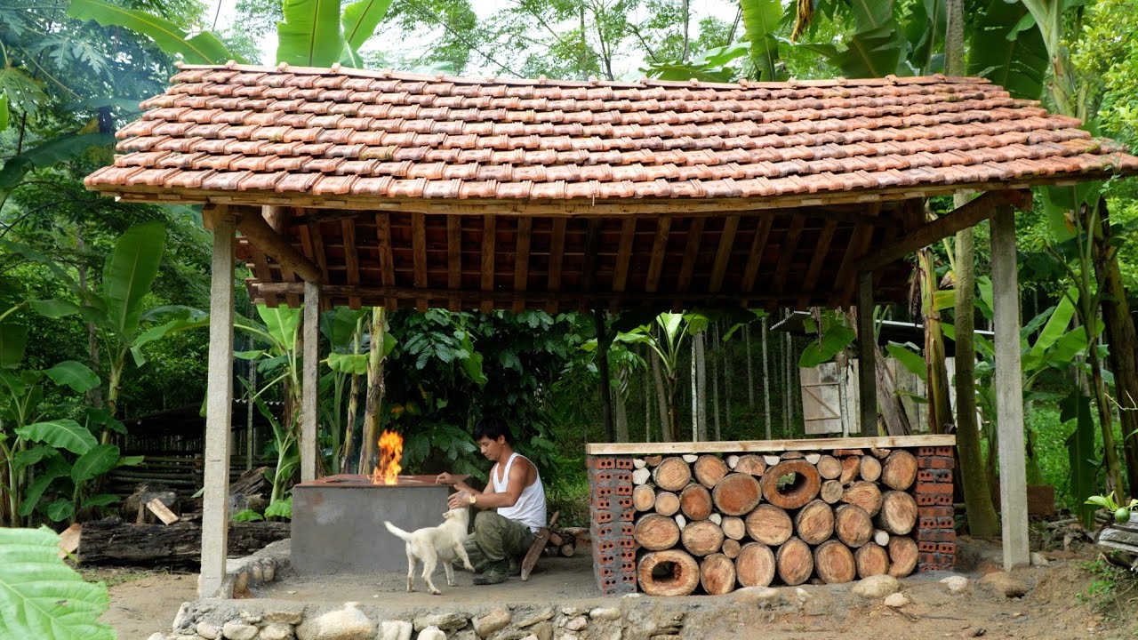 CEO leaves the city for the forest, designs kitchens, cooks, lives in nature