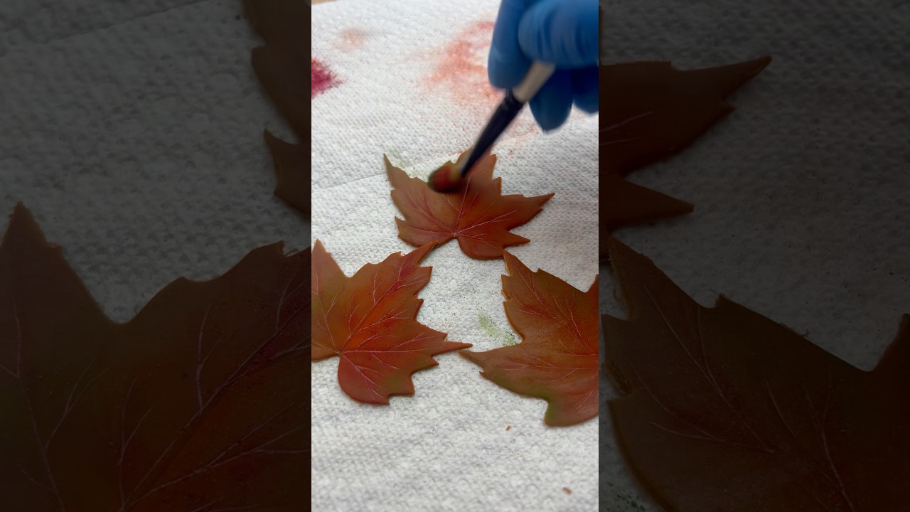 Making sugar maple 🍁 leaves cake decorate 