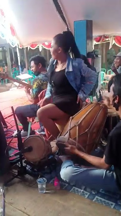 GOYANGAN HOT NURMA SILVIA