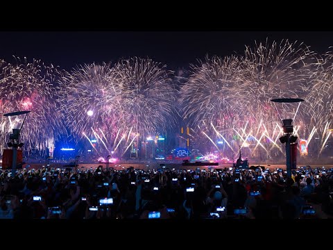 01直播LIVE｜ 除夕倒數迎2024｜煙花匯演相隔5年復辦 維港兩岸賀新年｜01新聞｜煙花｜除夕｜跨年｜倒數｜維港