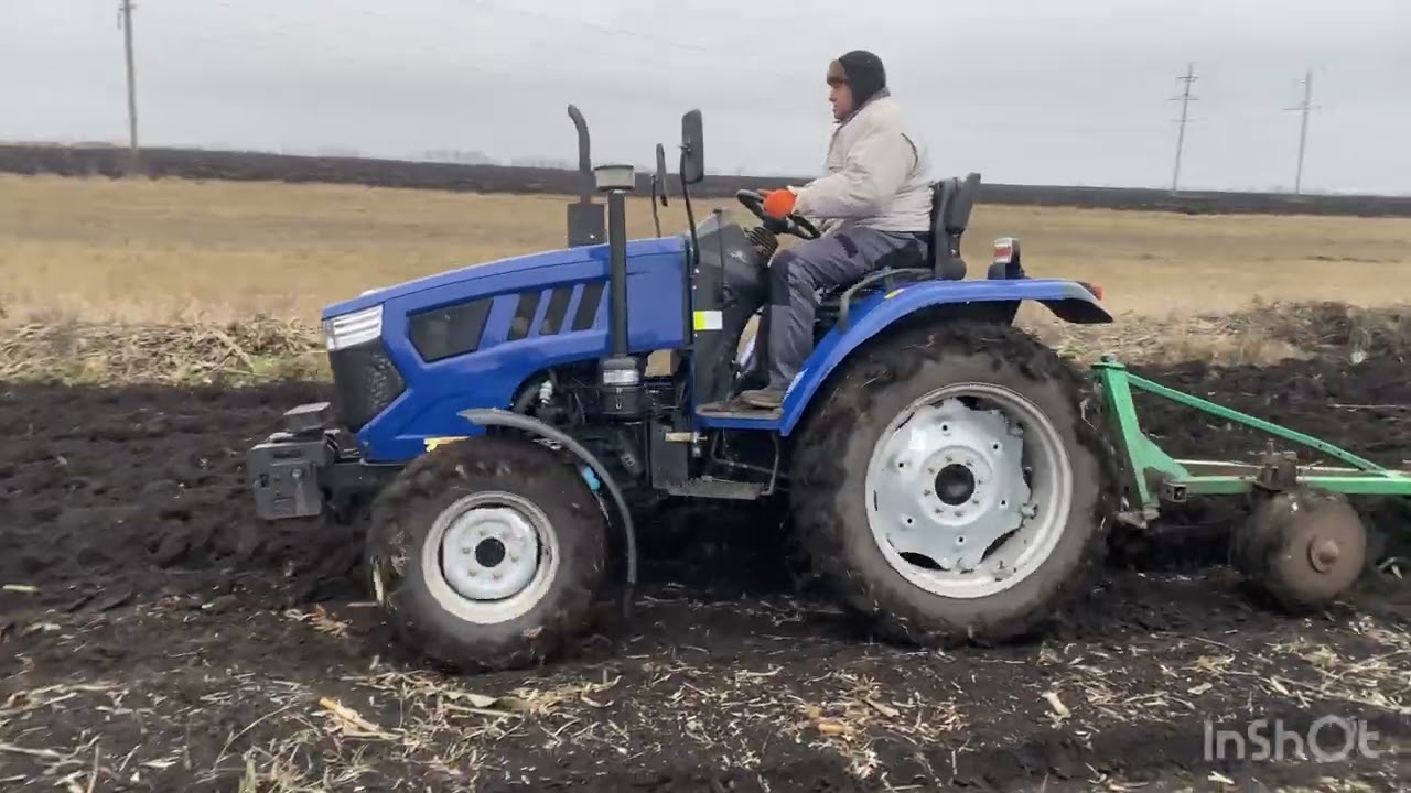 Мини трактор ДТЗ 354 пахота плугом 3х25 по мокрому чернозему 