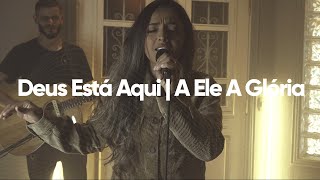 Video thumbnail of "Deus Está Aqui | A Ele A Glória - Mari Borges"