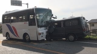正面衝突で１人死亡 バスの１３人けが