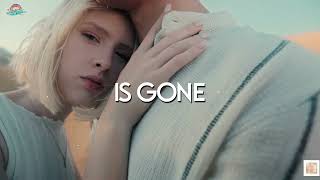 Gone - Sarah Leanne (feat. Tino Humbug) - Lyric Video