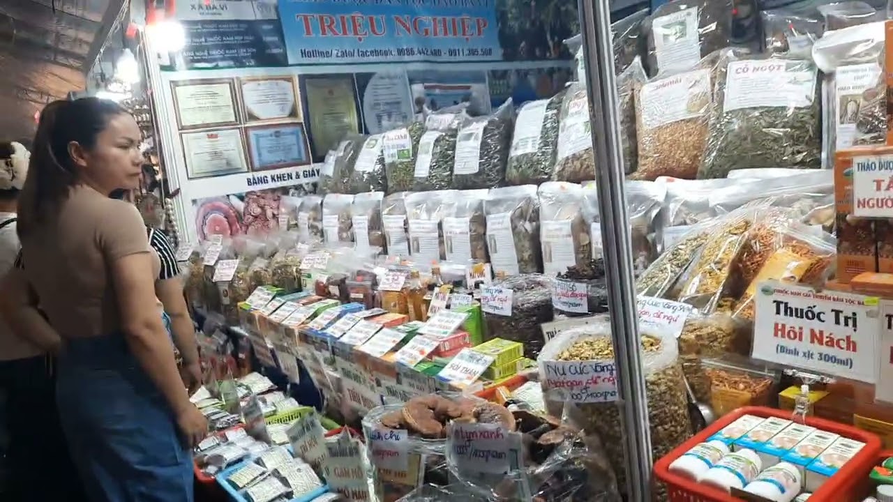 Tham quan gian hàng thuốc đông y tại lễ  hội ẩm thực thảo cầm viên sài gòn