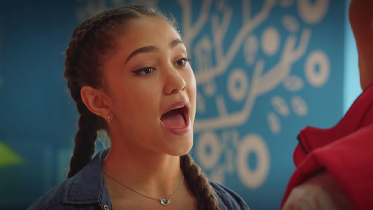 Chanson: Never Let You Go | The Lodge | Disney Channel BE