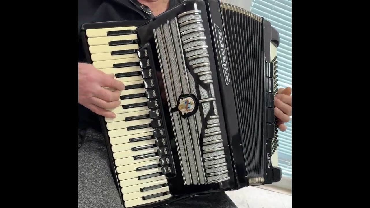 Double Tone Chamber Accordion Weltmeister S5 - early production model from the golden era