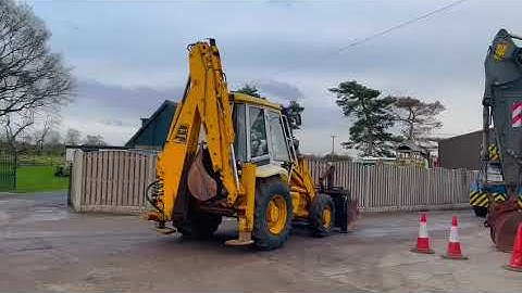 JCB 3CX 4WD BACKHOE DIGGER C/W EXTENDING DIG & 3 X REAR BUCKETS