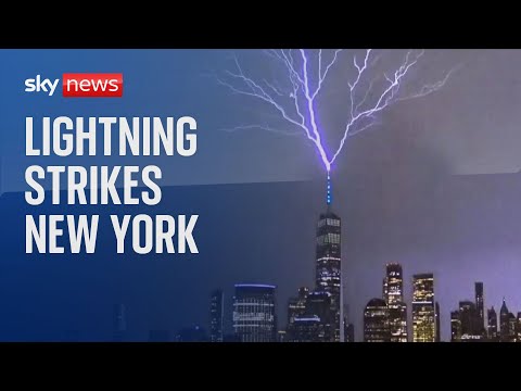 Lightening strikes new york city skyscraper