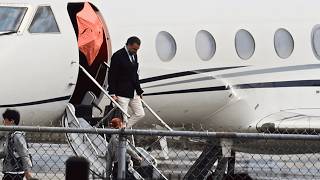 Gulfstream Arrives From Scottsdale - Look Whos Coming Off The Plane