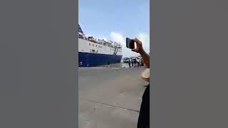Video Kapal Laut Gagal Sandar Dan Menabrak ...