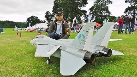 ② LARGE SCALE RC FLYEAGLE SWINGWING GRUMMAN F14 TOMCAT TWIN TURBINES WESTON PARK MODEL SHOW - 2015