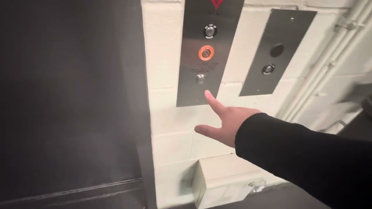 Otis HydroAccel Hydraulic Parking Elevator @ Donald E. Stephens Convention Center | Rosemont, IL