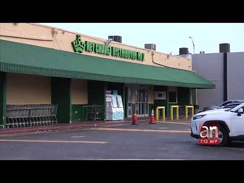 Robo en el supermercado Rey Chávez de Hialeah termina con dos niños baleados