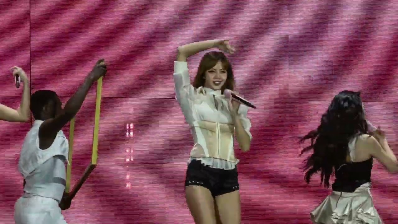 (251128) Blackpink Deadline Singapore 2025 Day 1 - Pretty Savage