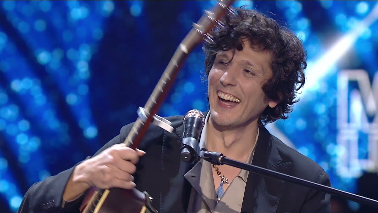 Ermal Meta canta dal vivo "Milano non esiste" al Rado Norba MY LIVE